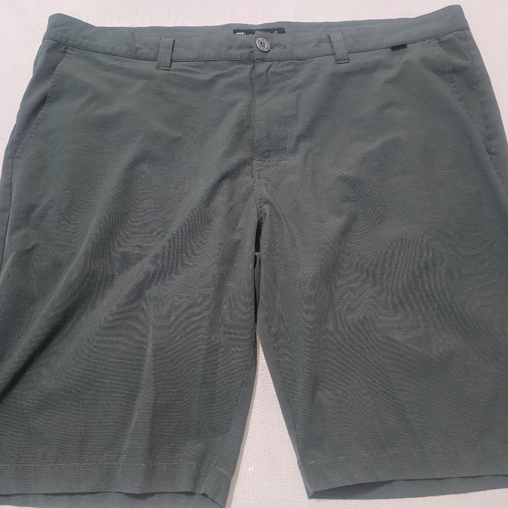 Travis Mathew Beck Short size 40